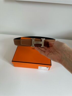 Hermes Reversible Belt, comes with the receipt